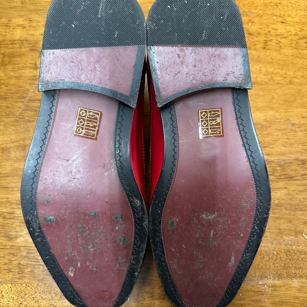 Red and White Wingtip Oxford Shoes - Picture 3 of 6
